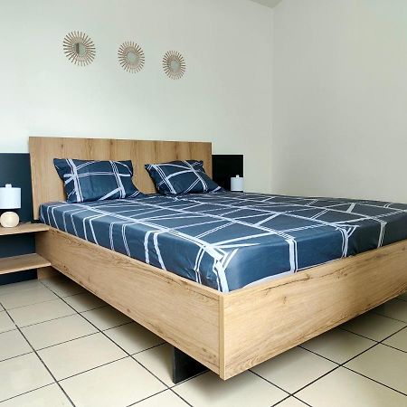 Appartement T2 - Sainte-Marie - 10 Min De L'Aeroport Bagian luar foto