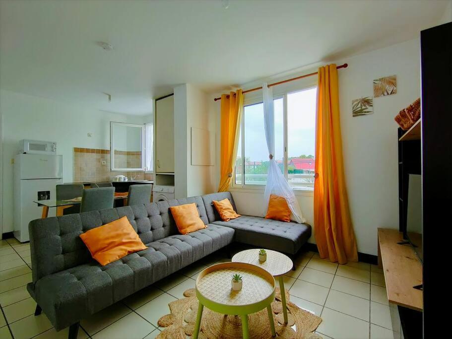 Appartement T2 - Sainte-Marie - 10 Min De L'Aeroport Bagian luar foto