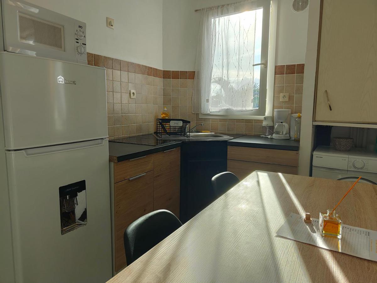 Appartement T2 - Sainte-Marie - 10 Min De L'Aeroport Bagian luar foto