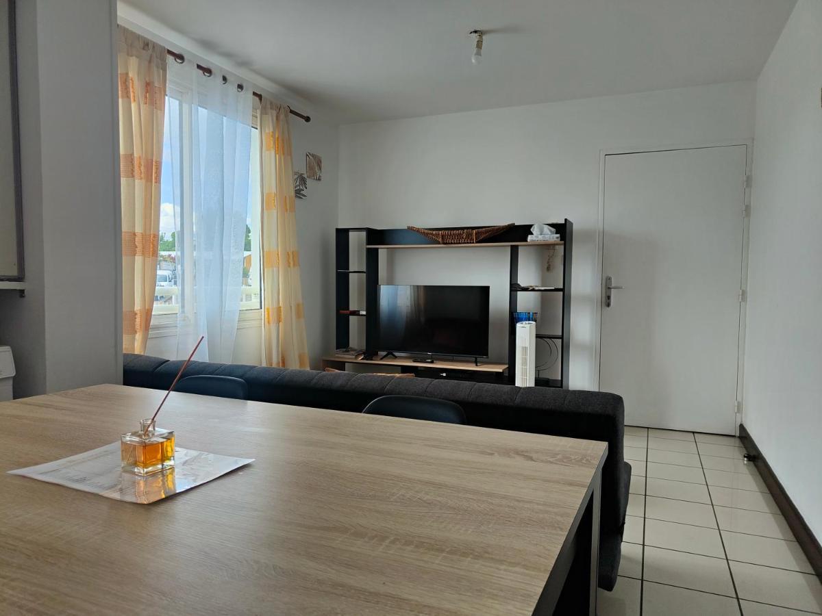 Appartement T2 - Sainte-Marie - 10 Min De L'Aeroport Bagian luar foto